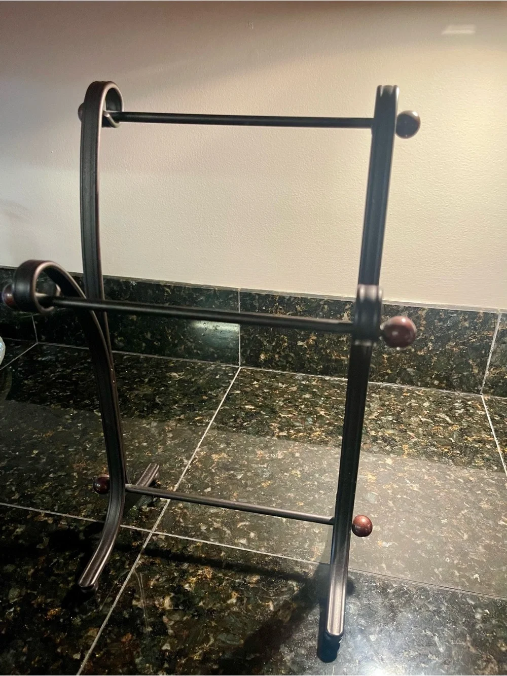 Two-tier towel stand